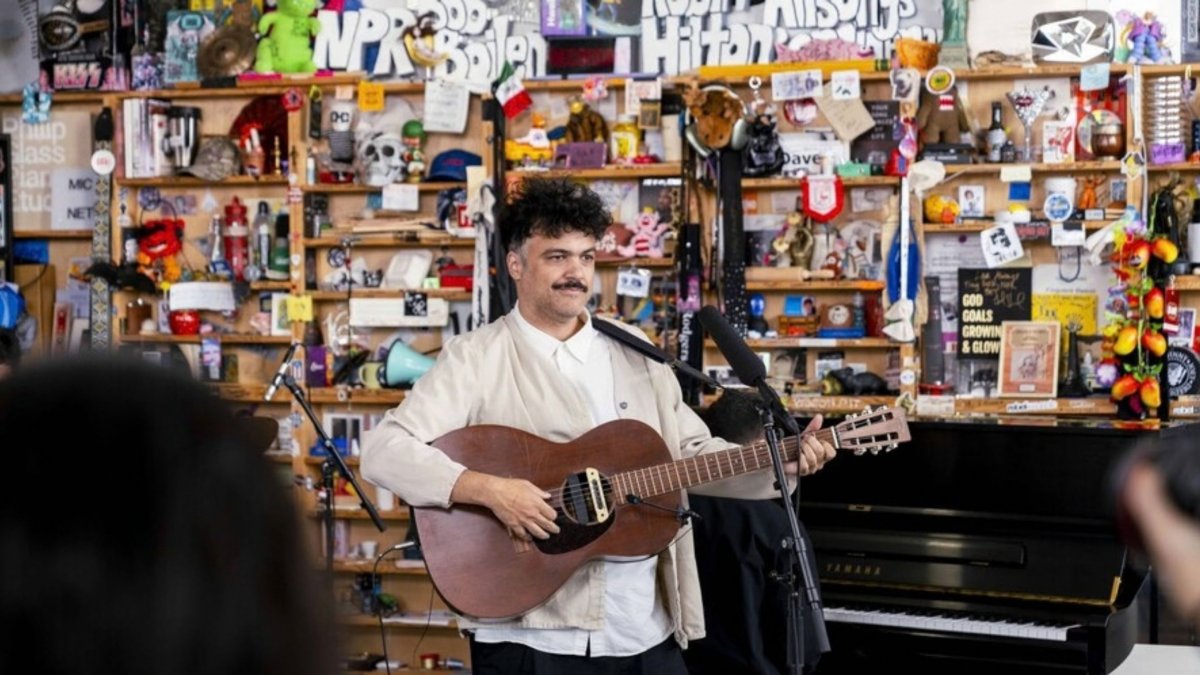 Alex Ferreira en su intervención en el Tiny Desk.