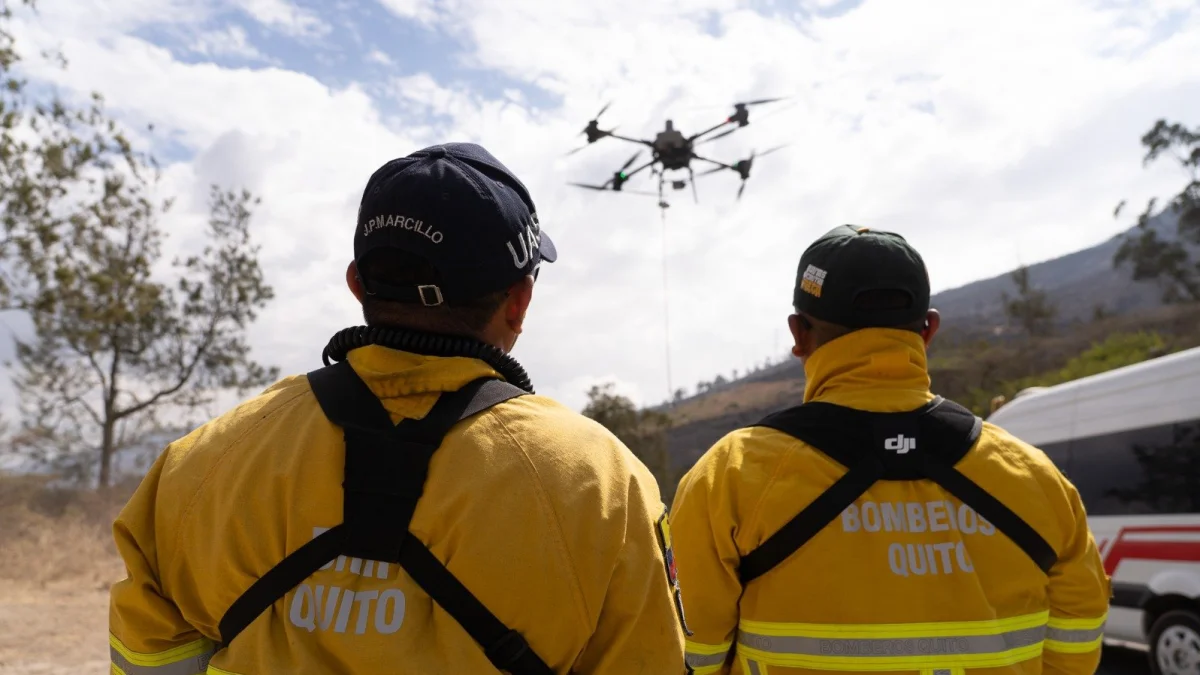 Con drones se monitorea el cerro Casitagua tras el incendio forestal.