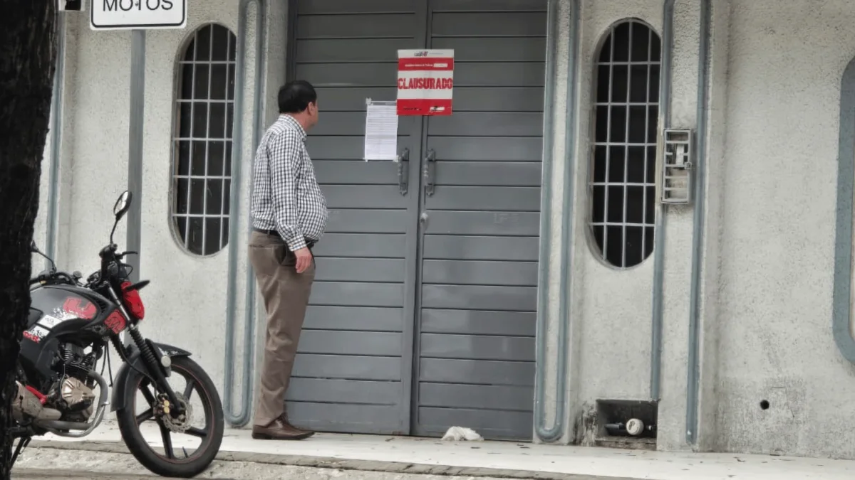 En tres inmuebles de distintos sectores de Guayaquil encontraron habitaciones acondicionadas, mujeres extranjeras y otros indicios de actividades clandestinas.