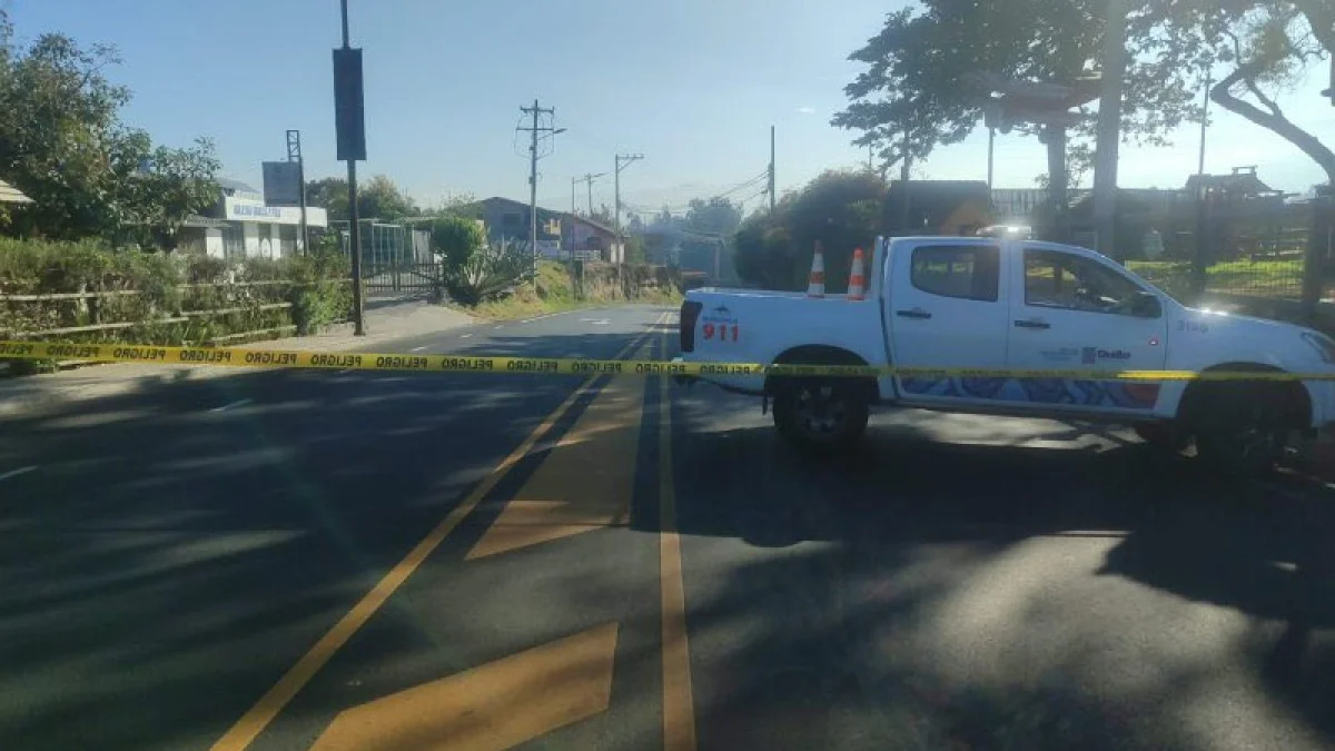 El cierre se registra en la avenida Oswaldo Guayasamín, en sentido Tumbaco-aeropuerto.
