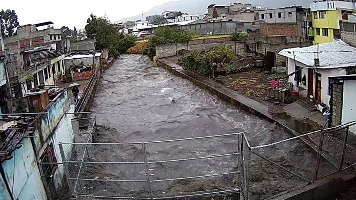 Por las fuertes lluvias, el 24 de septiembre se desbordó la quebrada Caupicho, en el sur de Quito.