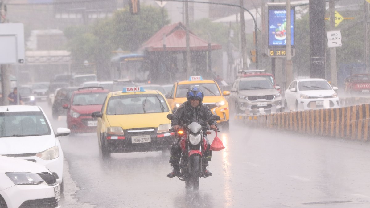 Las lluvias continuarán en Guayaquil durante el fin de semana. El periodo de mayor atención se concentra entre la noche del sábado y la madrugada del domingo.