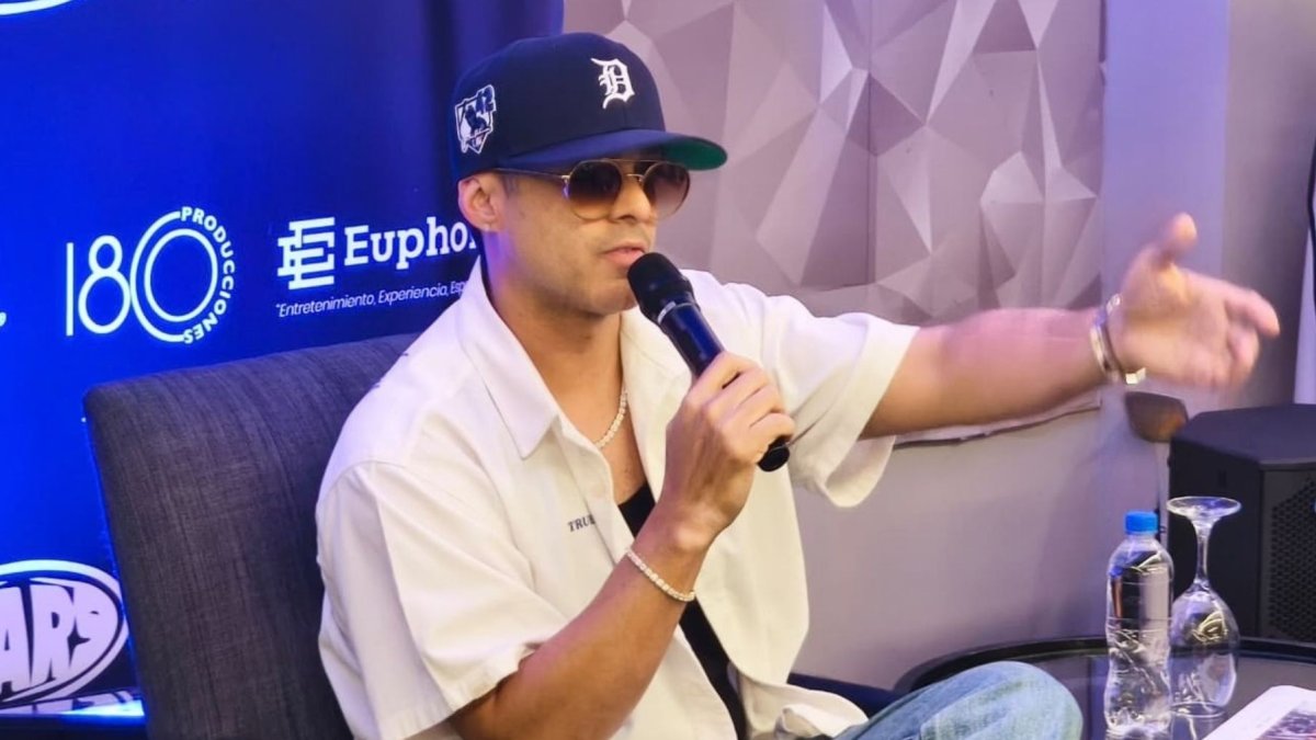 Ken-Y en la rueda de prensa del Enamorado Tour en Guayaquil