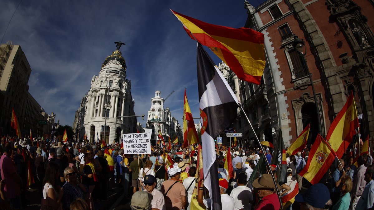 Marcha en apoyo de la defensa de Ceuta y para exigir la convocatoria de elecciones generales convocada por la plataforma Sociedad Civil Española este sábado