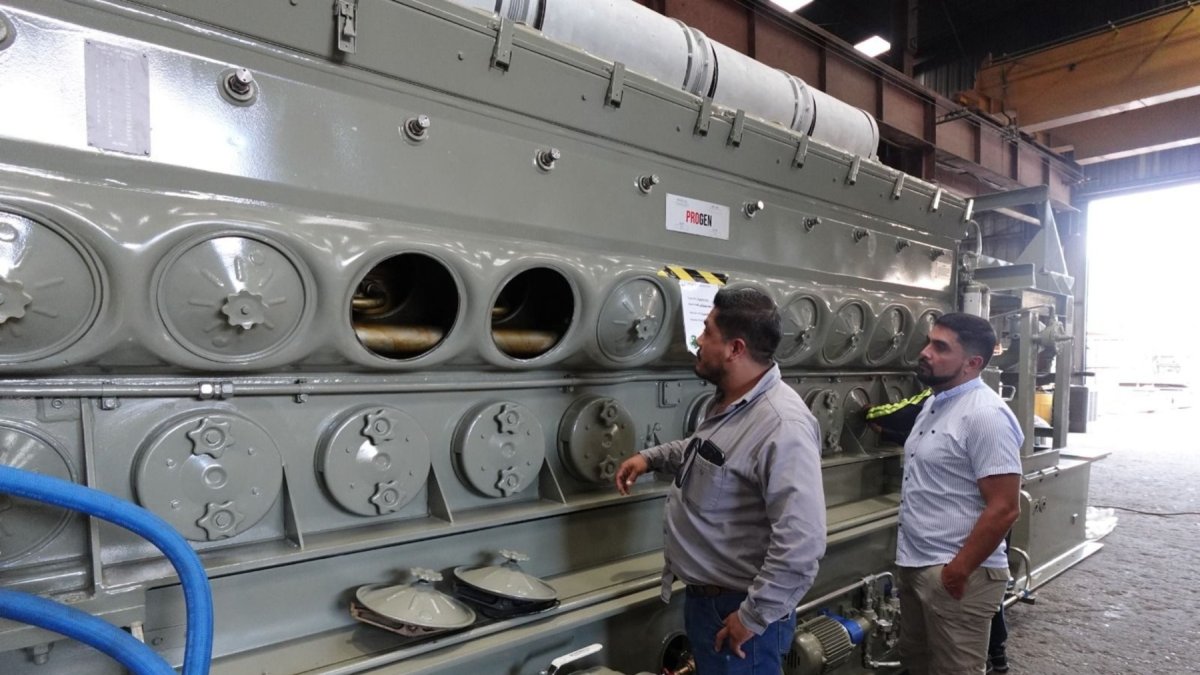 Técnico. Celso Sánchez inspeccionando uno de los motores de Progen, el 19 de septiembre de 2024 en Houston, en Estados Unidos. Hoy es testigo de Fiscalía.