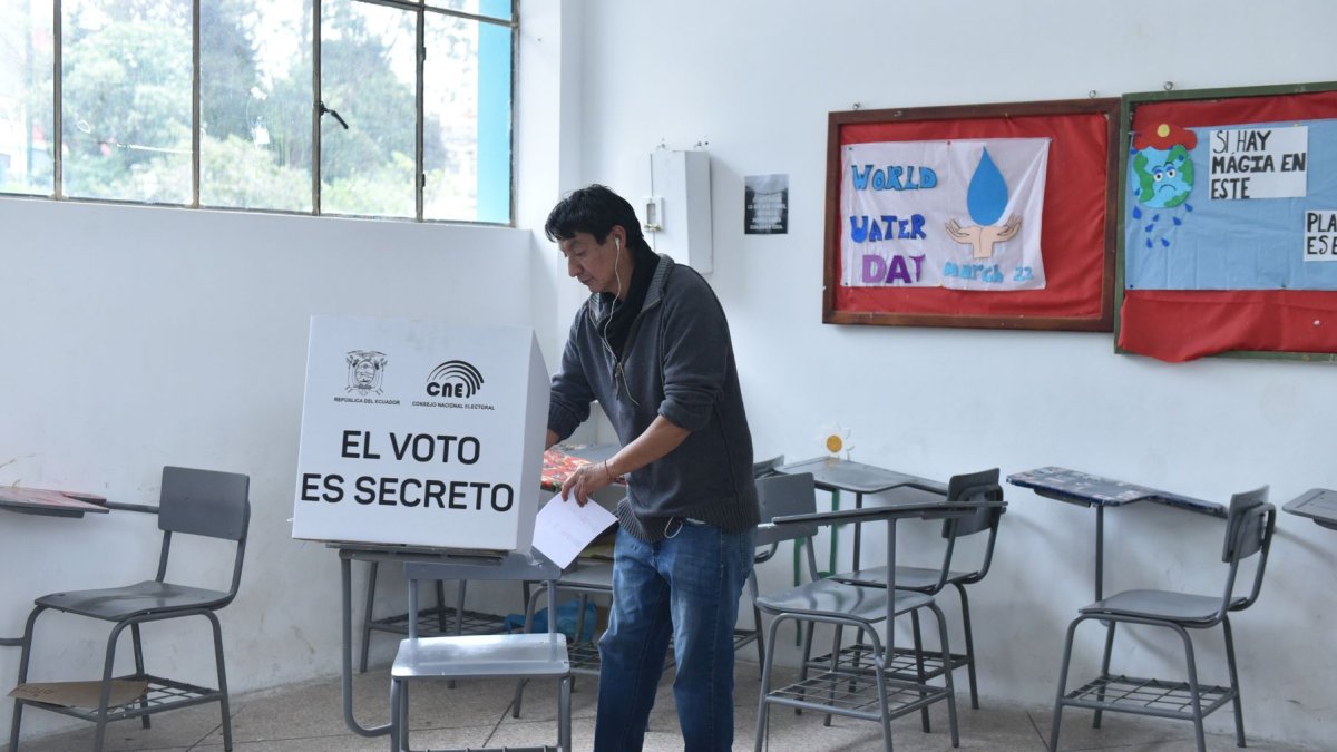 El 60% de votantes en Ecuador aún no decide por quién votar.