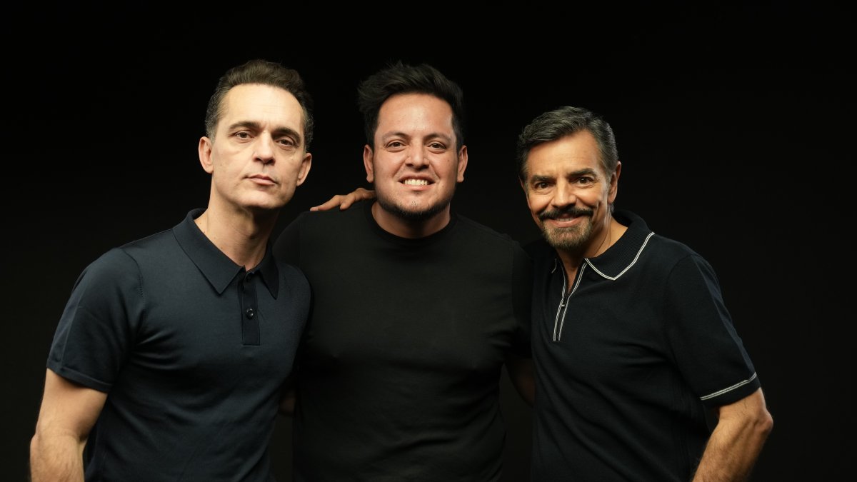 Pedro Alonso, Alejo Chauvín y Eugenio Derbez, de izquierda a derecha. Chauvín fue uno de los tres directores de fotografía de El Juicio.