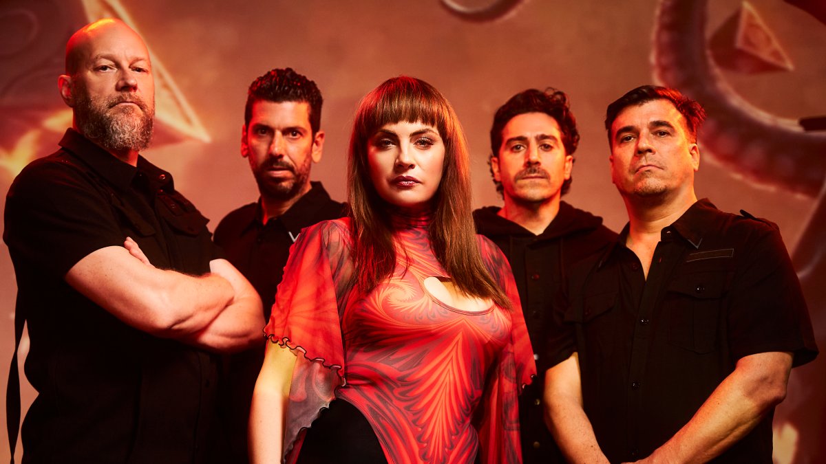La banda reúne a músicos ecuatorianos y finlandeses y suma más de dos décadas de trayectoria.
