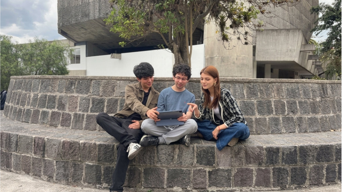 Ivonne Ayala, David Morales y Boris Garcés tienen 21 años; son estudiantes de la Escuela Politécnica Nacional.