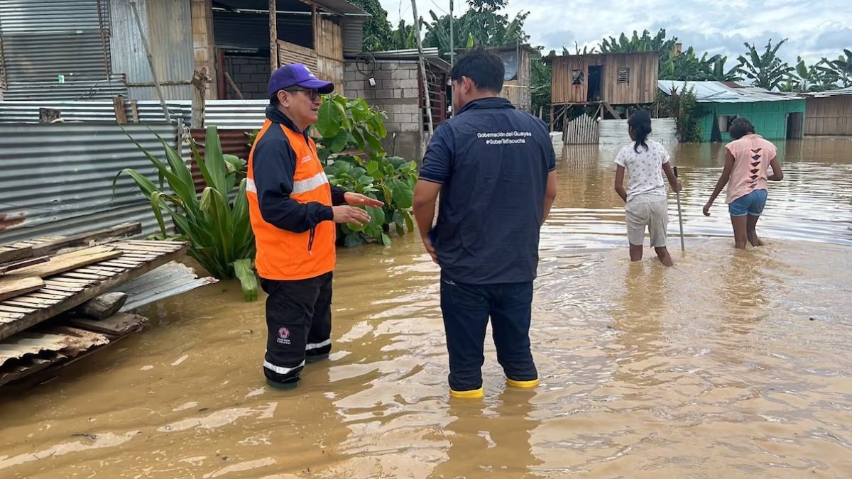 Las lluvias provocaron inundaciones en varios sectores de Balao. Las autoridades mantienen el monitoreo mientras los niveles de agua descienden.