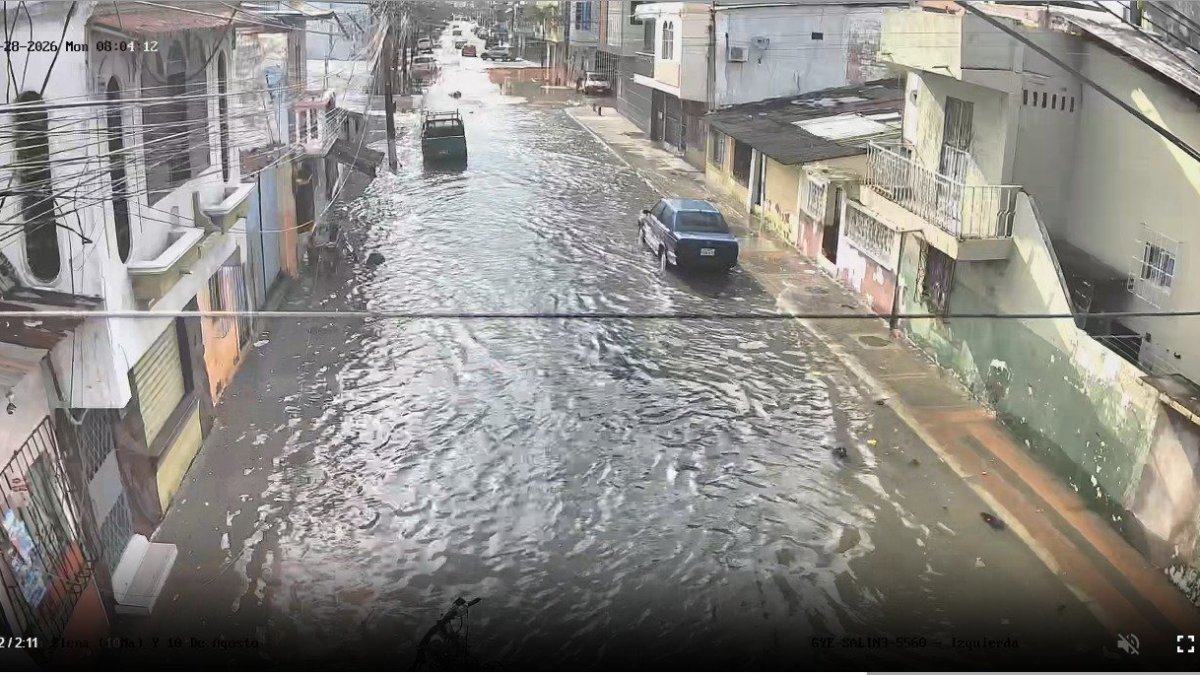 La marea alta provocó acumulación de agua en sectores del Suburbio, Cisne 2 y Décima y 10 de Agosto, según Segura EP.