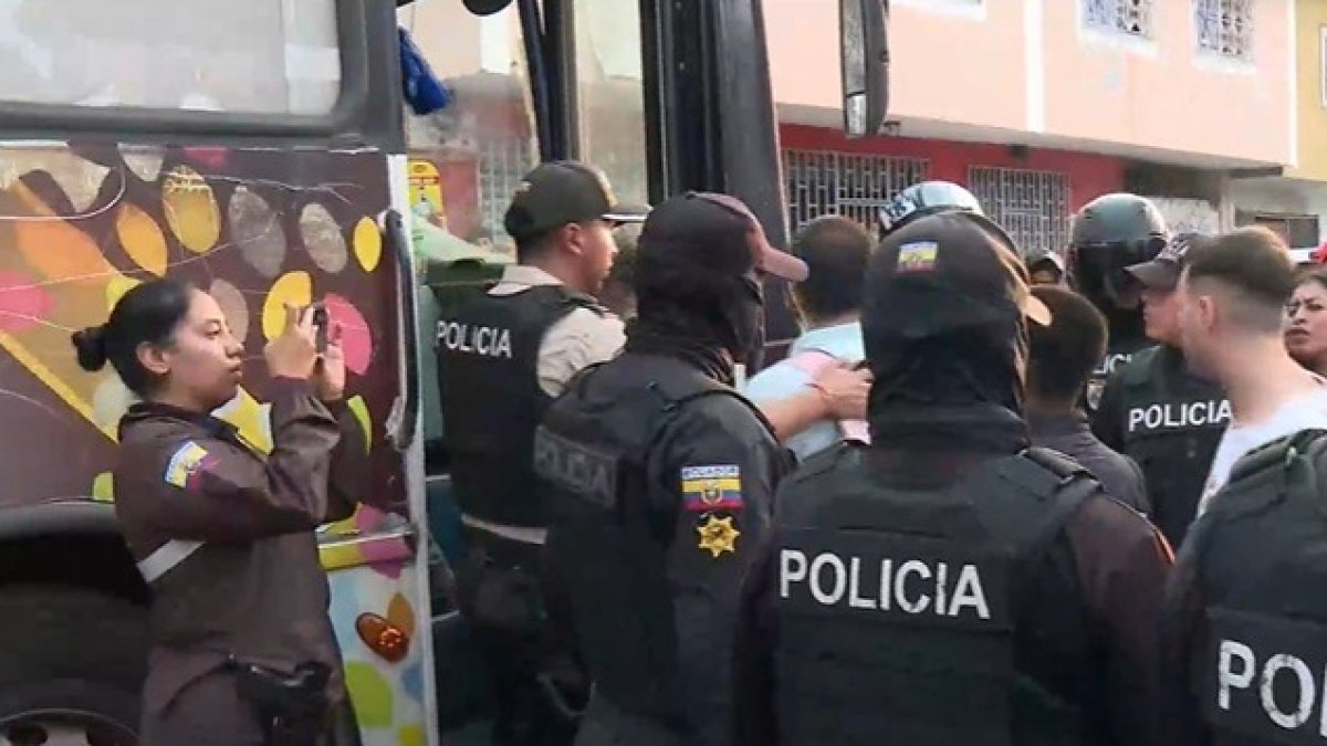 Agentes de la Policía Nacional participaron en la intervención del centro de rehabilitación ubicado en el sur de Guayaquil.