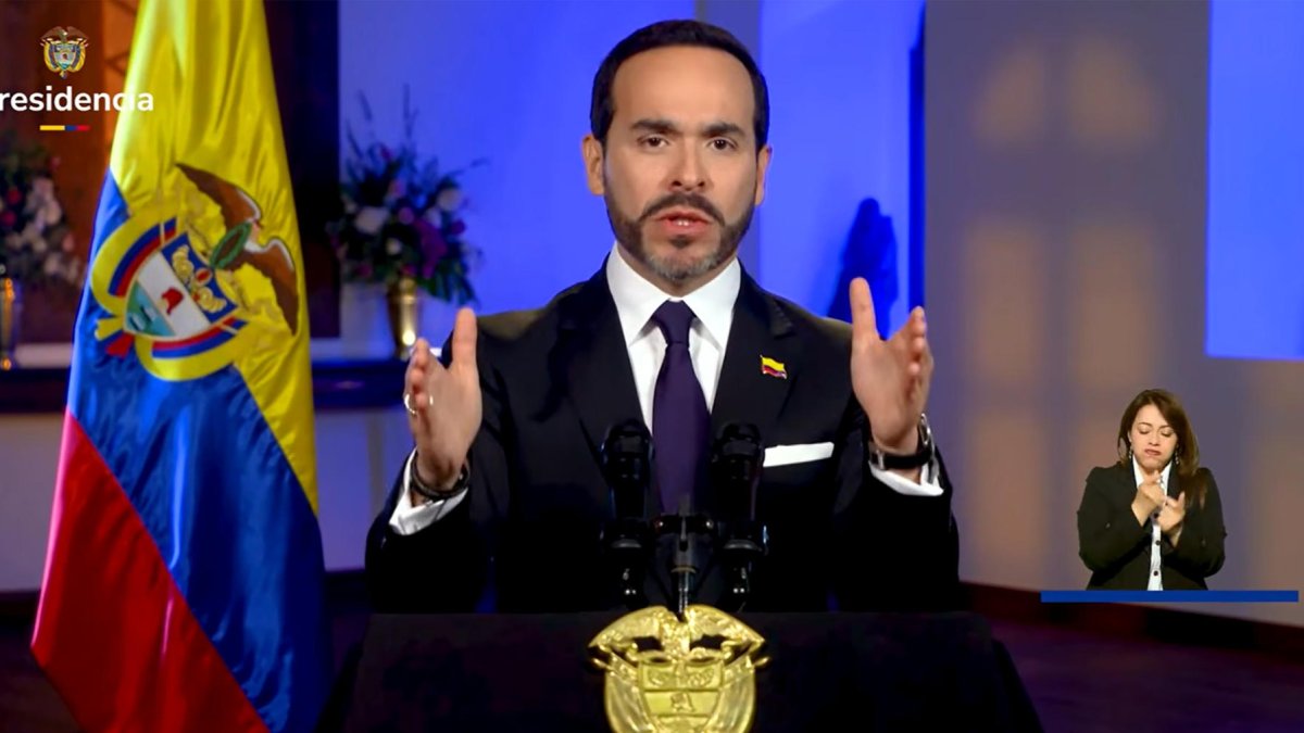 El presidente de Colombia, Abelardo de la Espriella, hablando durante una alocución televisiva este domingo.