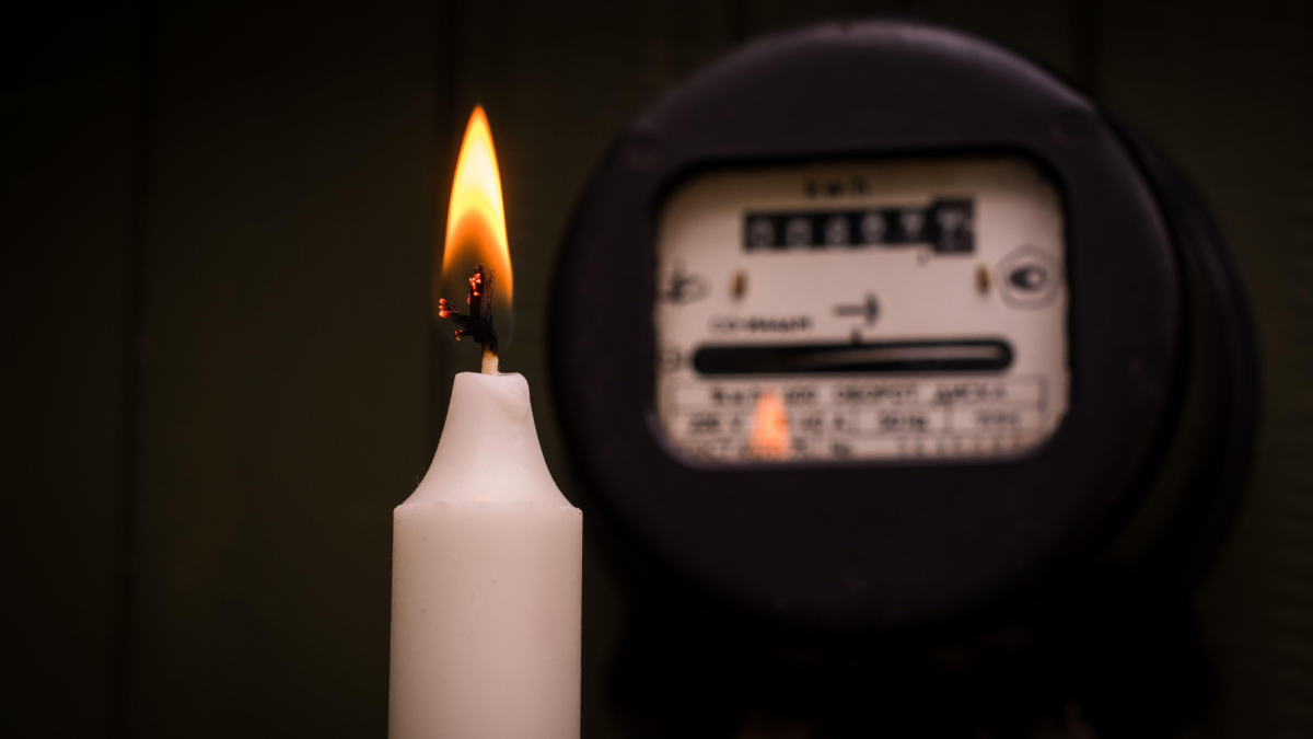 Empresas ecuatorianas enfrentan medidas de desconexión para reducir el consumo de energía eléctrica.