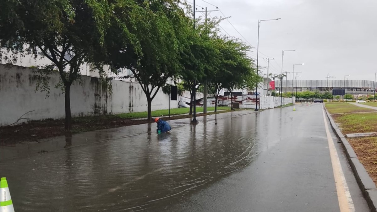 Tramos viales en La Puntilla registraron acumulación de agua el domingo 27 de septiembre.