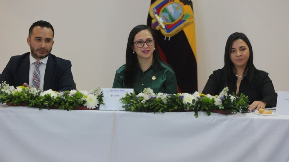Daniel Noboa removió a Cynthia Gellibert Mora y nombró a Diana Paulina Ramírez Villacís.
