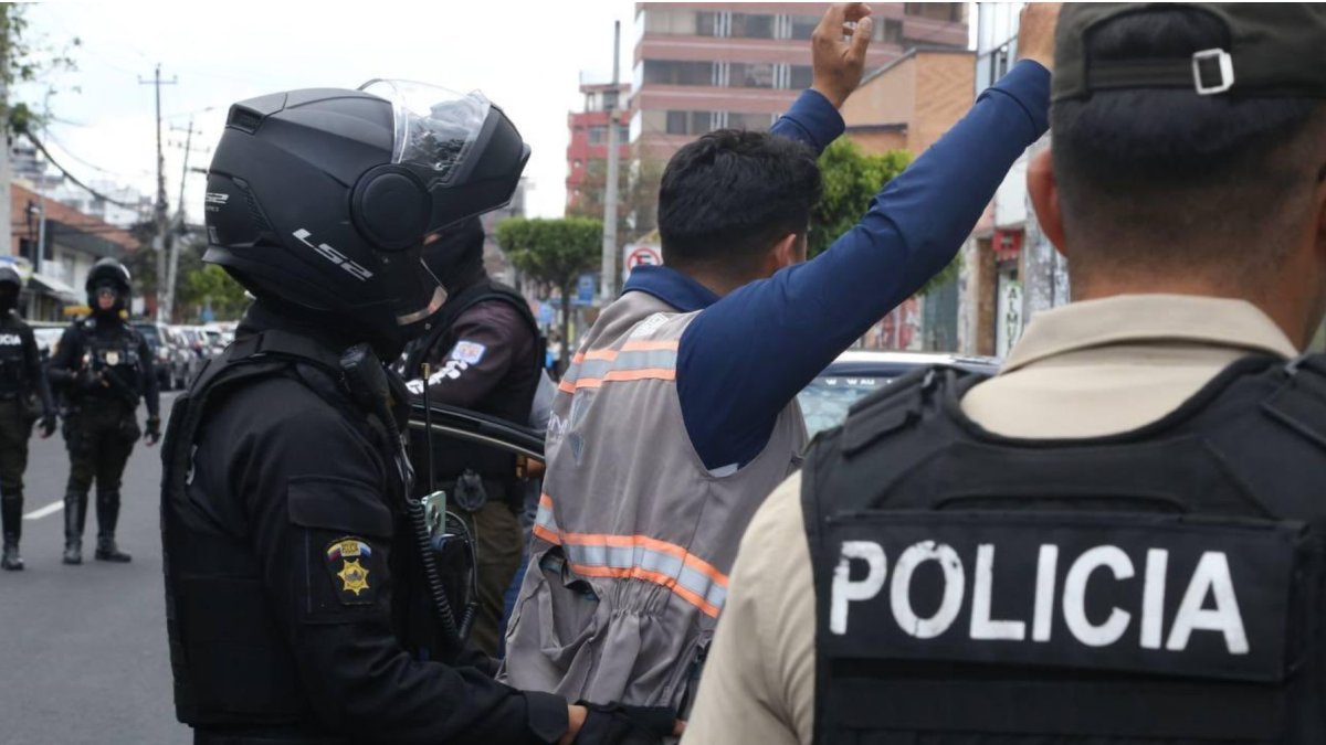 Gobierno evalúa extender toque de queda en 4 provincias por seguridad.
