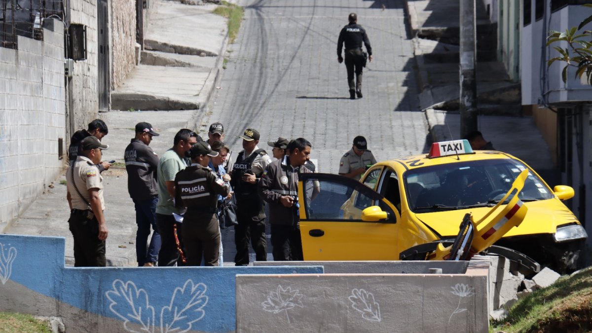 Roberto Carlos R., taxista de 43 años, fue asesinado dentro de un vehículo en Carcelén