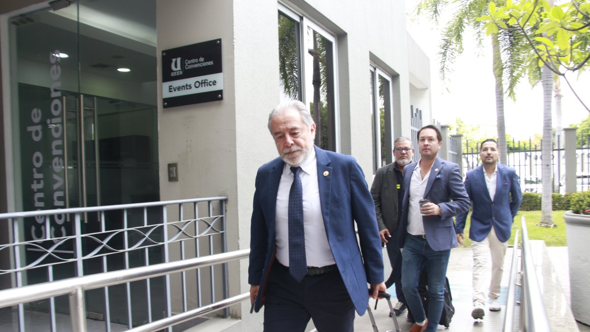 Isaac Álvarez, presidente de Liga, en su llegada al Consejo de Presidentes de LigaPro.