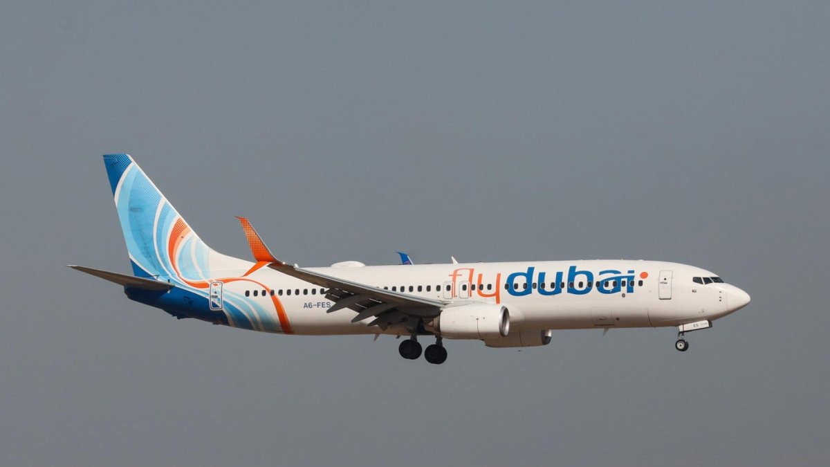 Un avión de la aerolínea emiratí Flydubai durante su aterrizaje en el Aeropuerto Ben Gurion cerca de Tel Aviv, en Israel, el 1 de diciembre de 2020.