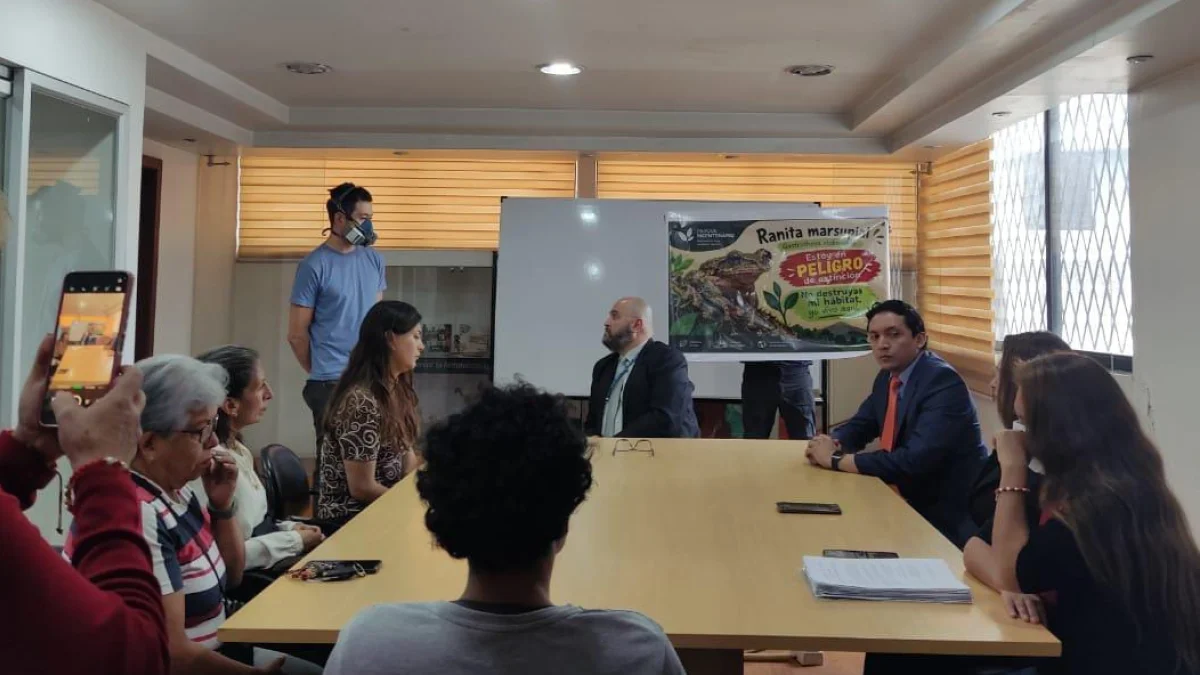 Integrantes del Colectivo Acción Bicentenario durante la reunión en la Defensoría del Pueblo.