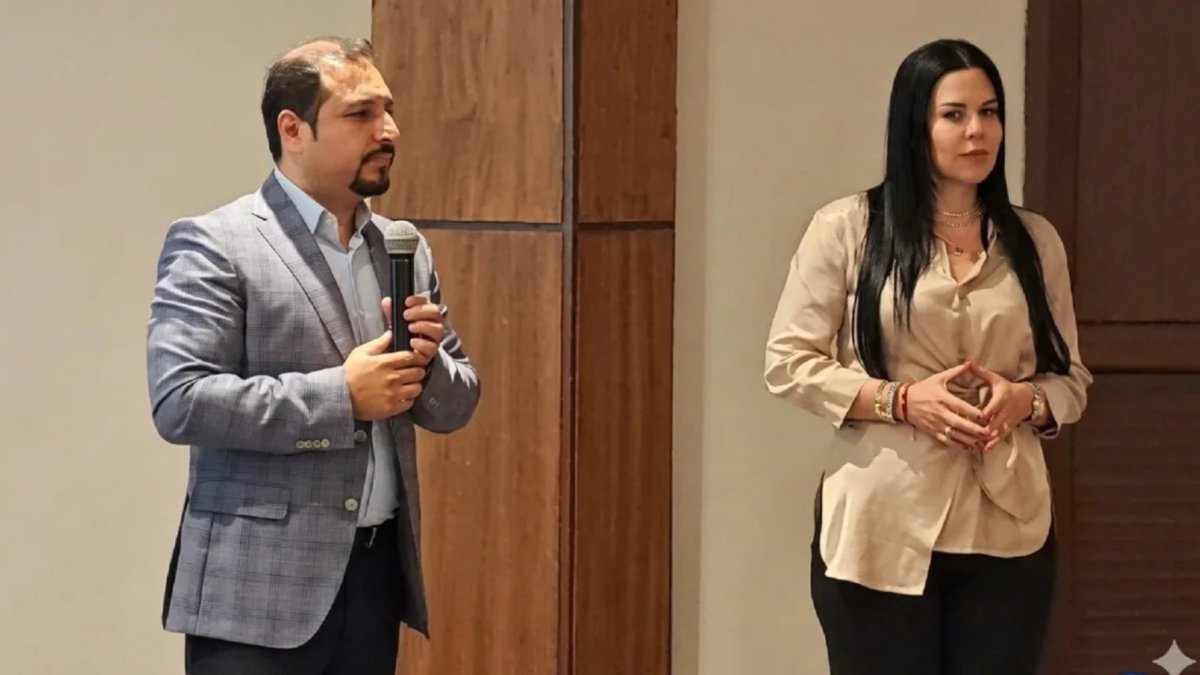 Walther Manrique junto a Karla Saud.