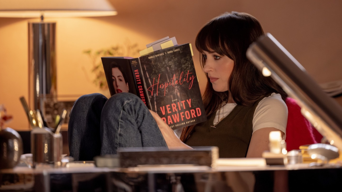 'Verity: La sombra de un engaño' es protagonizada por Anne Hathaway como Verity, Dakota Johnson como Lowen y Josh Hartnett como Jeremy.
