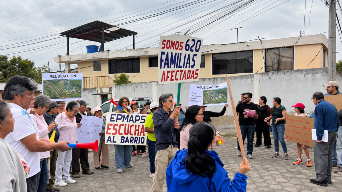 Moradores de Churoloma y Collaqui participaron en un plantón para expresar sus preocupaciones por los posibles impactos de la PTAR Cumbayá-Tumbaco.