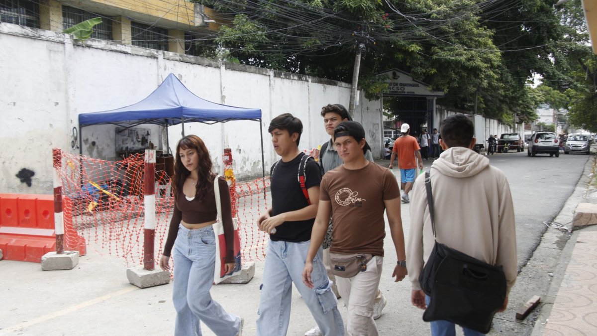 Asamblea aprobó ley el 29 de septiembre para frenar reclutamiento de menores en escuelas del país.