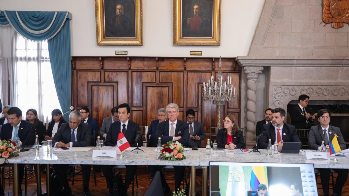 Delegados del Gobierno de Perú durante el encuentro de la Comunidad Andina en Quito, este miércoles 30 de septiembre.