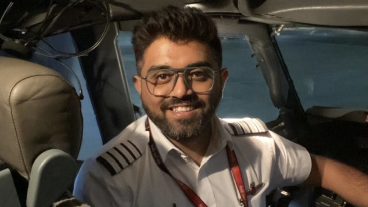 El capitán indio Smit Machchhar, reconocido como héroe tras evitar una tragedia y salvar a más de 170 pasajeros en el vuelo de Flydubai.