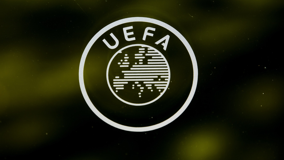 Logo de la UEFA en su sede