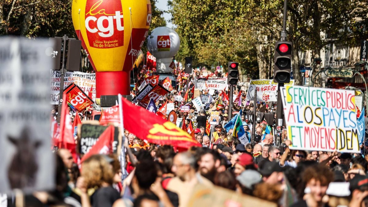 Protestas del jueves en París para pedir subidas de salarios y contra la congelación de los salarios públicos de cara a las negociaciones del Presupuesto.