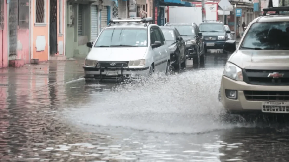 El Inamhi mantiene vigente la Advertencia Meteorológica N.° 77, que contempla un mayor riesgo entre la noche del 2 y la madrugada del 4 de octubre.