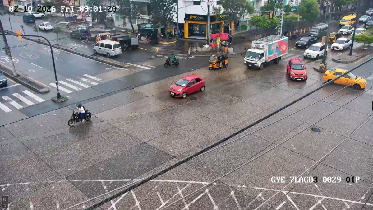Calzadas mojadas en Guayaquil este 2 de octubre.