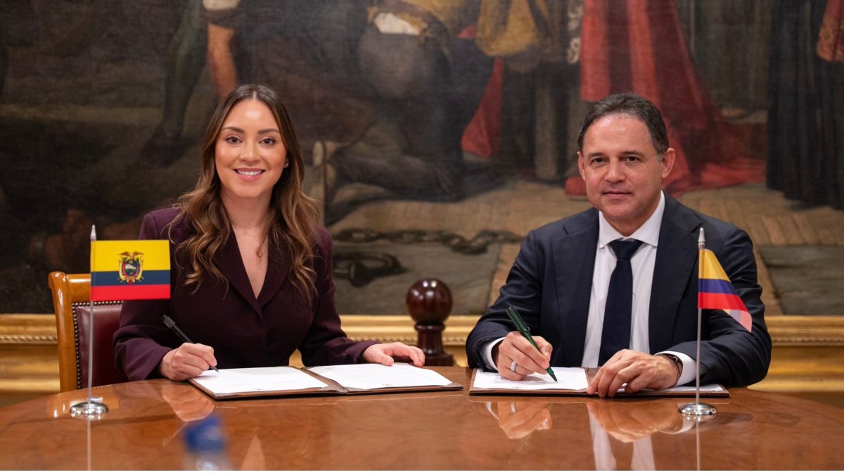 La presidenta de la Asamblea Nacional de Ecuador, Mishel Mancheno, y el presidente del Senado de Colombia, Honorio Henríquez.