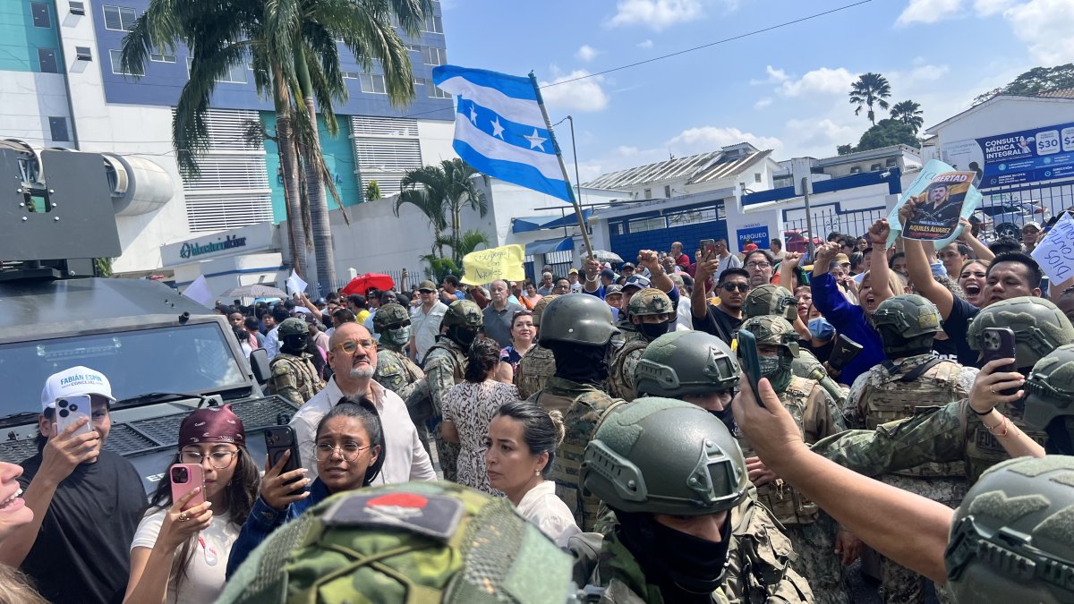 Aquiles Álvarez fue trasladado anteriormente al Hospital Alcívar para recibir atención médica tras presentar complicaciones de salud.