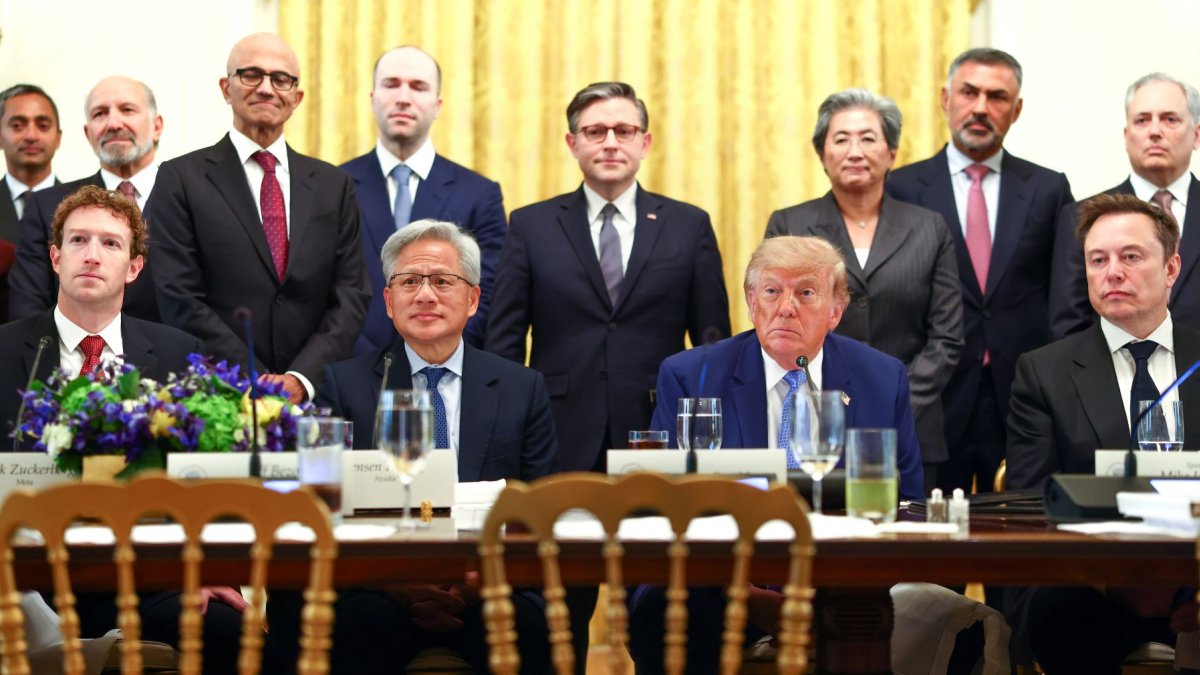 Donald Trump se reunió entre otros con Musk (xAI), Zuckerberg (Meta), Huang (Nvidia), Amodei (Anthropic), Pichai (Google), Brockman (OpenAI) y Bezos (Amazon) para discutir sobre la seguridad de la IA.