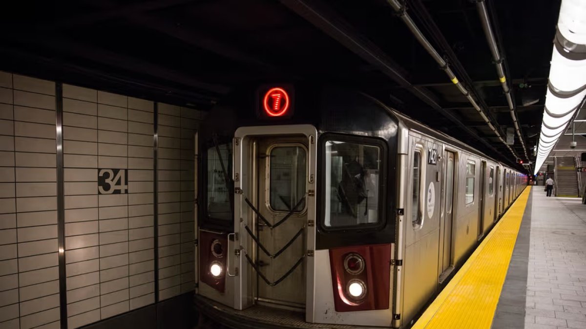 Imagen referencial del sitio donde falleción el cuencano de 59 años, tras ser atacado con un cuchillo en el metro de Nueva York.