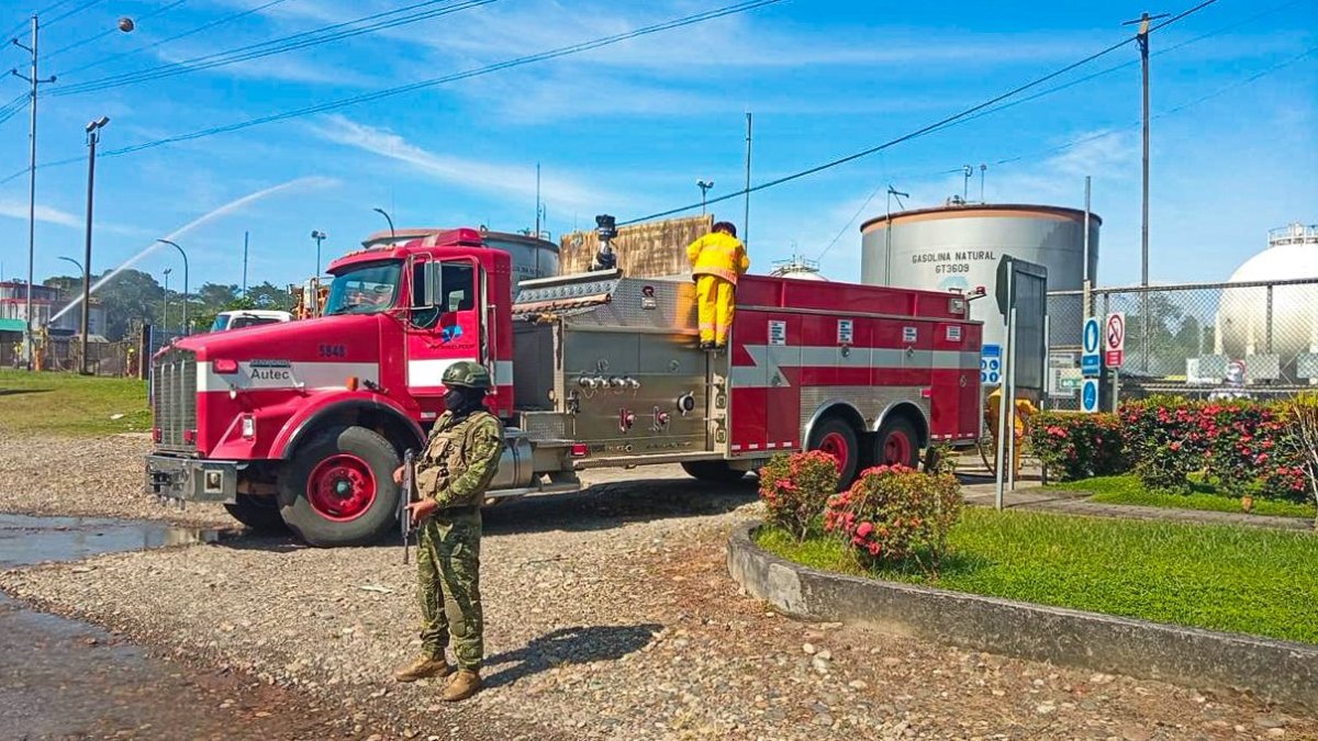 Una foto referencial de la actuación de los bomberos en el incendio en Baeza.