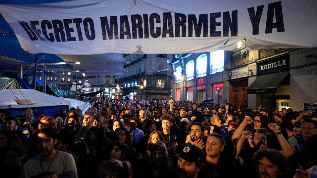 Protesta en la Puerta del Sol tras el rechazo en votación de los dos decretos sobre vivienda.