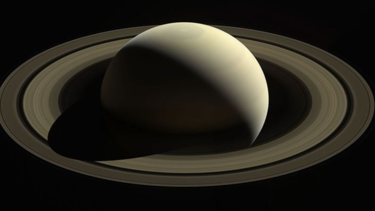 Saturno será visible desde la tarde de este 4 de octubre porque estará en oposición.
