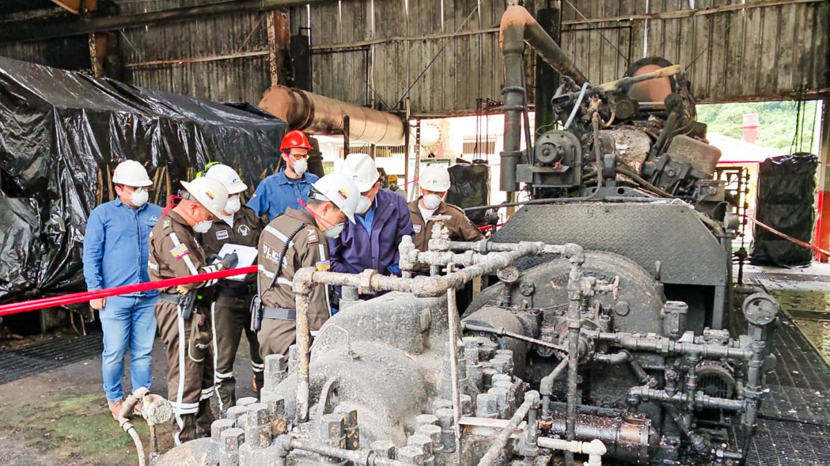 Sebastián Maag, gerente general de Petroecuador, recorrió la estación afectada para supervisar los trabajos.