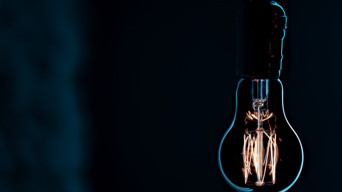 Los cortes imprevistos generan molestia en los usuarios, quienes exigen el mantenimiento de las instalaciones eléctricas para evitar las suspensiones.