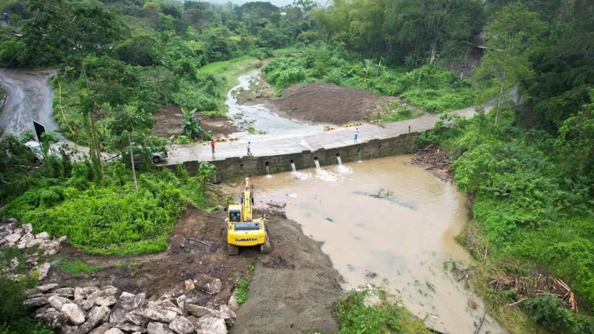 En Santa Elena ya son varias comunas donde se reportan ríos desbordados o a punto de colapsar tras las lluvias.