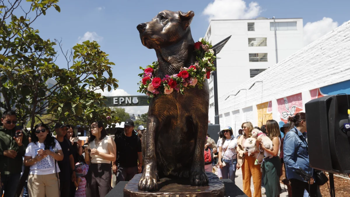 La escultura de Max se encuentra en la esquina de la avenida Isabel la Católica y Alfredo Mena, cerca de uno de los ingresos de la Politécnica Nacional.