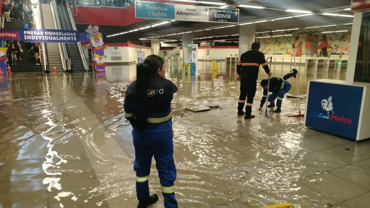 La estación El Labrador del Metro de Quito se inundó. Allí también funciona el Trole y Ecovía.