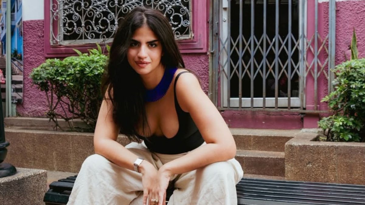 Esmeralda cuenta con más de 44.000 seguidores en Instagram, red principal donde publica sus análisis y opiniones.