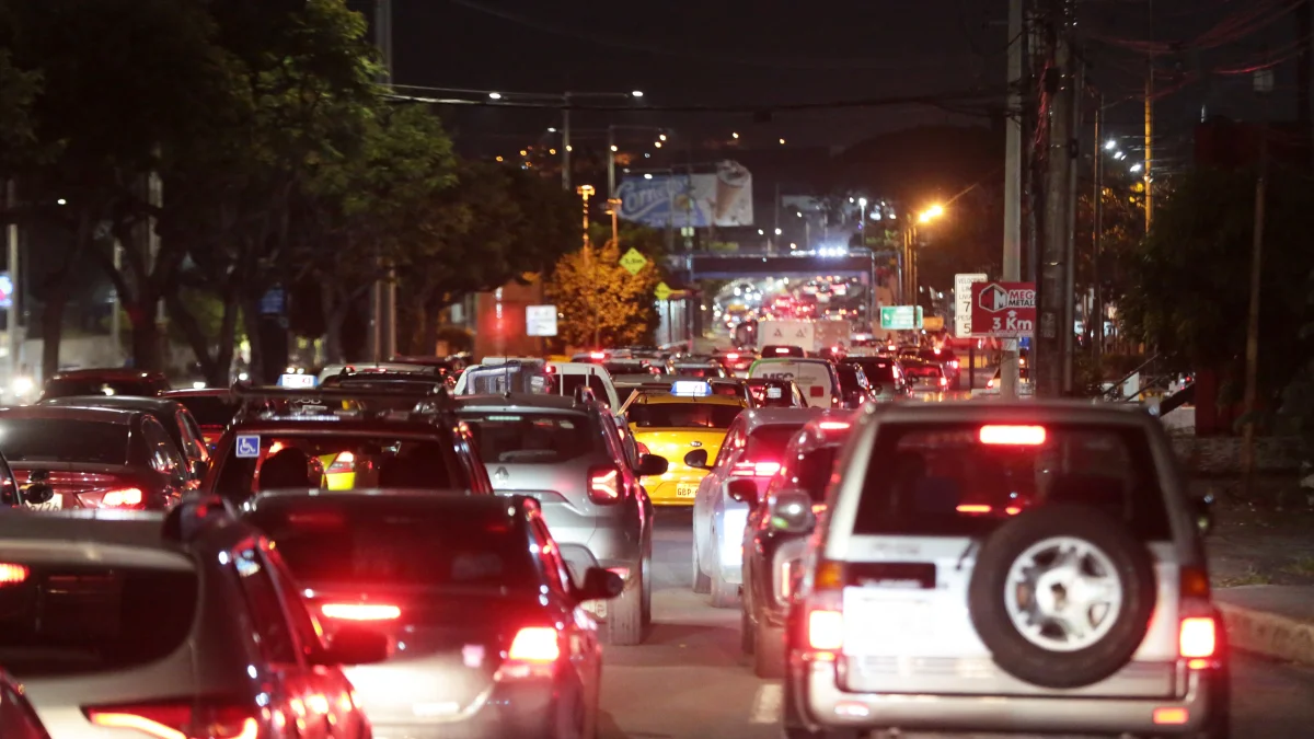 El tráfico es uno de los problemas que deberá enfrentar la próxima administración de Guayaquil. Los candidatos plantean distintas medidas para reducir la congestión y los tiempos de viaje.