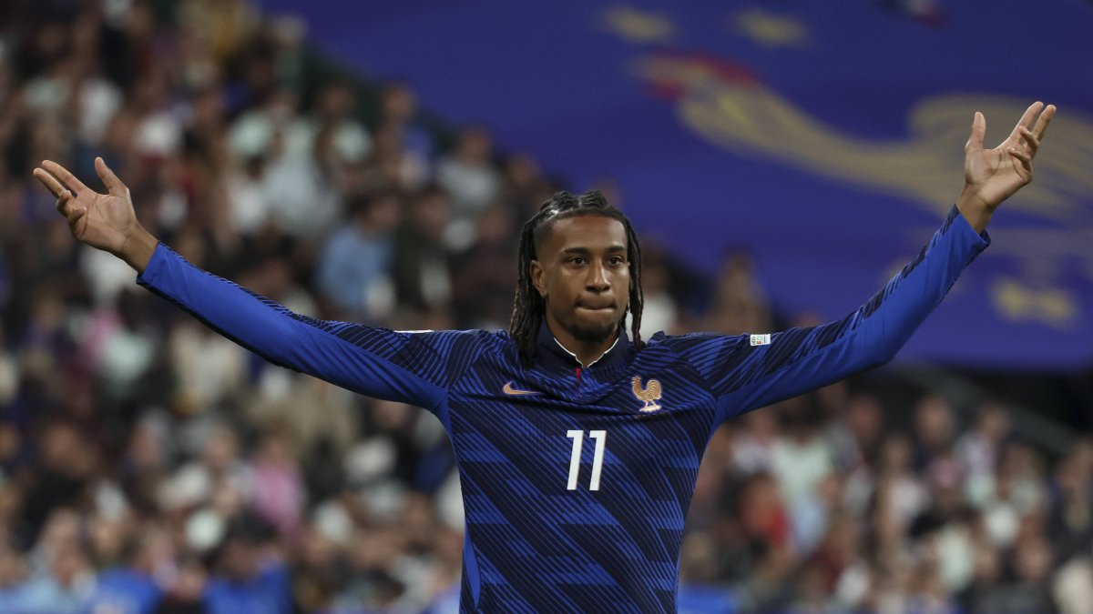 Michael Olise, una de las cartas ofensivas de Francia para el duelo ante Bélgica en el Stade de France.